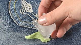 Comment Enlever du Chewing-gum sur un Vêtement ?
