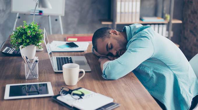 Comment faire la sieste au bureau pour se réposer rapidement et gratuitement.