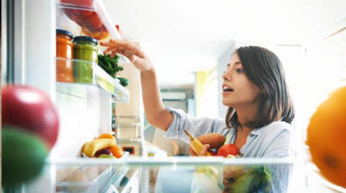 Enlever le Suremballage des Aliments avant de les mettre au Réfrigérateur.