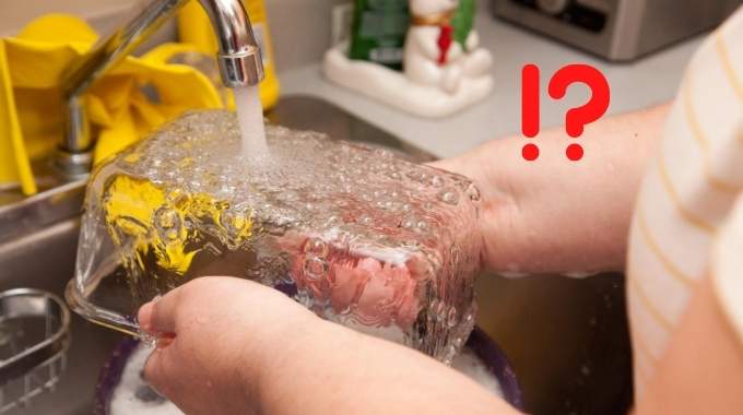 Faut-il Rincer la Vaisselle Avant de la Mettre au Lave-Vaisselle ? La Réponse Ici.