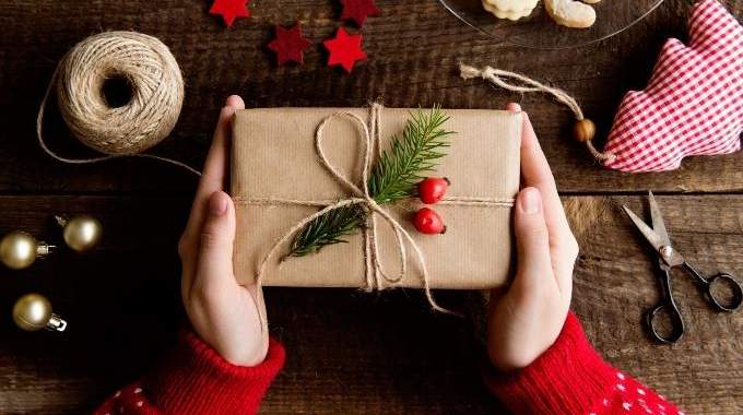 Revendre vos cadeaux de Noël sur Priceminister pour se faire de l'argent.