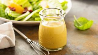Une sauce allégée pour salade : notre recette