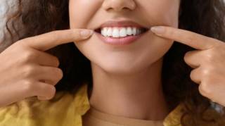 Vous Voulez de Belles Dents  Attendez 30 Minutes Avant de vous les Brosser après un Repas