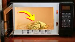 L'Astuce Pour Nettoyer Ses Torchons de Cuisine au Micro-ondes