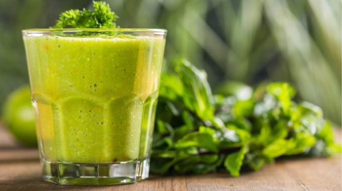 Jus de Salade : La Recette Facile et Ses Bienfaits pour la Santé.