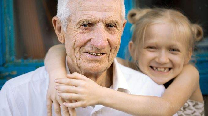 Les Enfants Grandissent Plus Heureux avec leurs Grands-Parents à leurs Côtés.