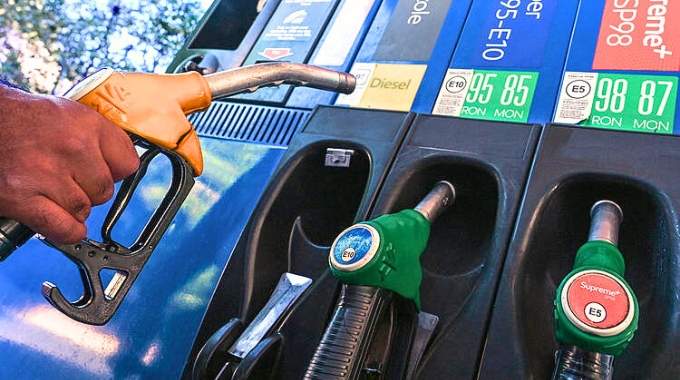 Les Prix des Carburants Baissent Encore... et Ça Pourrait Durer.