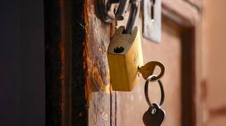 Voici au Bout de Combien de Temps un Squatteur Peut Devenir Propriétaire de Votre Bien