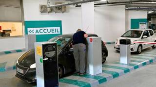 5000€ pour 2h de Parking : la Mère de Famille Trop Pressée n'a pas Vérifié le Montant Payé à la Sortie du Parking