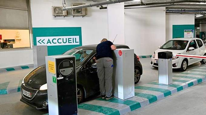 5000€ pour 2 heures de Parking : la Mère de Famille Trop Pressée n'a pas Vérifié le Montant Payé à la Sortie du Parking.