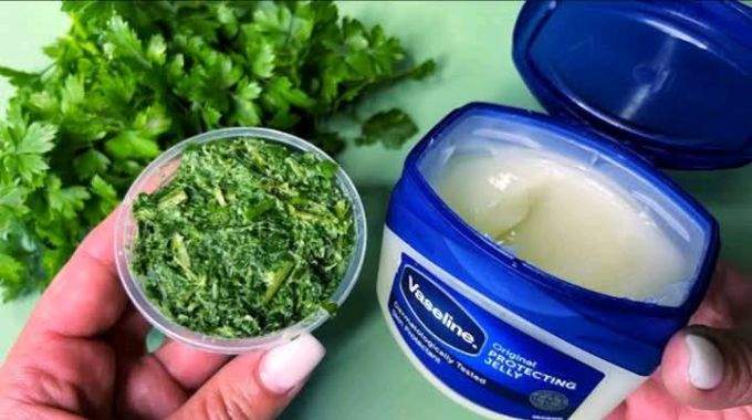 Comment Réduire les Rides Naturellement avec de la Vaseline et du Persil.