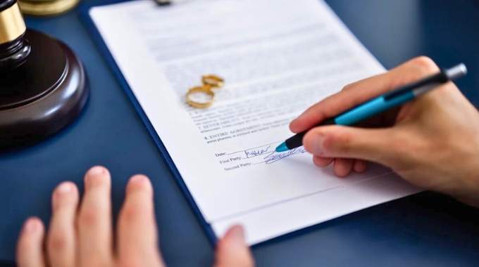 Divorce : il Paie 160 000 € d'Indemnités à son Ex-Femme pour "Compensation du Travail Domestique et Corvées Ménagères".