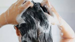 Se Laver les Cheveux une Seule Fois par Semaine  Voici Pourquoi ce n'est Pas Bénéfique