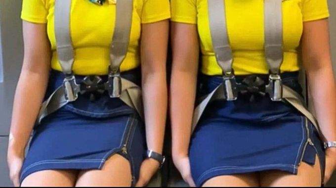 Une Hôtesse de l'Air Révèle Pourquoi Les Membres D'Équipage s'Assoient Sur leurs Main au Moment du Décollage.