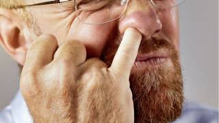 Ce Que Signifie Le Fait De Se Curer Le Nez En Public (D’Après Les Psychologues)