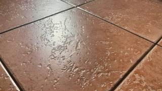 Comment rendre un carrelage antidérapant  7 astuces qui marchent