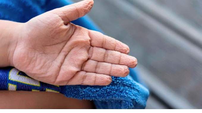 Des chercheurs font une découverte étonnante concernant vos doigts ridés après le bain !