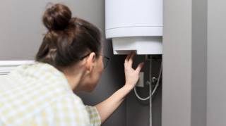 L’astuce méconnue pour éviter la surchauffe du chauffe-eau et faire des économies cet été