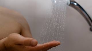 Personne ne le sait mais c'est cette partie du corps qu'il faudrait laver en premier sous la douche selon les dermatologues