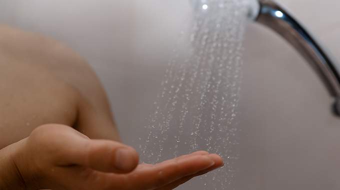 Personne ne le sait mais c'est cette partie du corps qu'il faudrait laver en premier sous la douche, selon les dermatologues