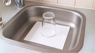 Voici pourquoi il faut toujours laisser un verre et du papier dans l’évier avant de partir en vacances