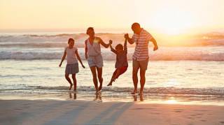 De plus en plus de familles adoptent les "journées plage à l'envers" pour réorganiser leurs vacances d'été