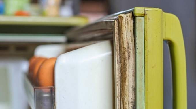 L'astuce pour nettoyer le joint en caoutchouc du frigo en 5 min