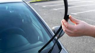 Les essuie-glaces de votre voiture ont été relevés  Voici ce que cela signifie le message est clair