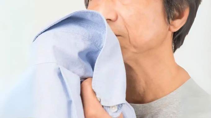 Ni vinaigre ni bicarbonate : l’astuce efficace pour éliminer l’odeur de vieux avec ce savon