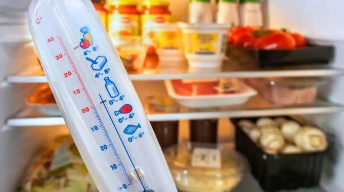 Pourquoi mon frigo fait trop de froid ? Et comment régler ça