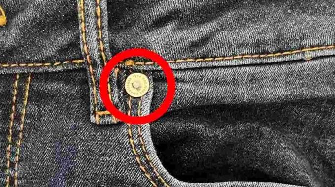 Presque personne ne sait à quoi servent ces petits boutons sur les jeans