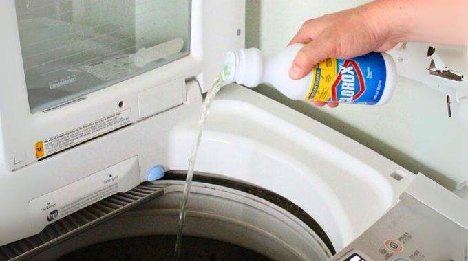 Puis-je mettre de l’eau de Javel dans le tambour de ma machine à laver ?