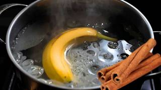 Faites bouillir une banane avec de la cannelle et voyez ce qu’il se produit