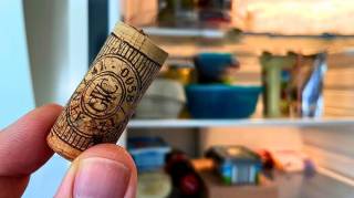 Mettez un bouchon dans votre frigo : l’astuce géniale pour résoudre votre plus gros souci