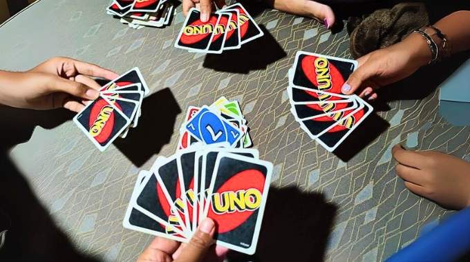 Quelles sont les règles du UNO Extreme par rapport au UNO classique ?