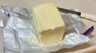 Combien de temps peut-on garder le beurre hors du frigo sans risques  La réponse va vous surprendre