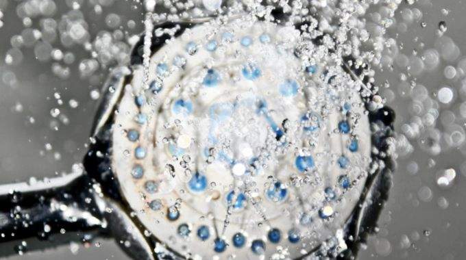 Douches &agrave; recyclage d&rsquo;eau : la solution &eacute;colo qui s&eacute;duit de plus en plus de foyers