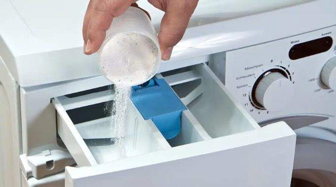 Je n'avais plus de lessive... et cette astuce m'a littéralement sauvé la mise !