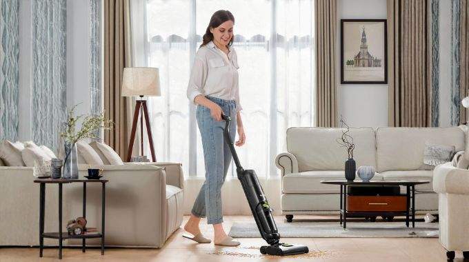 Promo Amazon : cet aspirateur laveur à petit prix fait un carton grâce à ses avis clients élogieux