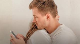 Infidélité : "Je suis sexologue depuis 40 ans et voici la raison n°1 pour laquelle une personne trompe son partenaire