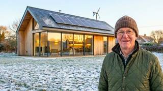 Il maintient 23&deg;C dans sa maison sans utiliser de chauffage : le secret de ce retrait&eacute; face aux factures