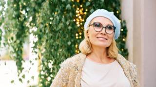 Les 5 couleurs de v&ecirc;tements qui vous vieillissent le plus et que vous devriez cesser de porter apr&egrave;s 50 ans