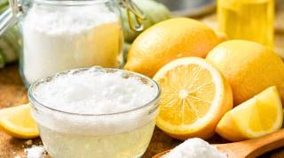M&eacute;lange de bicarbonate et de citron