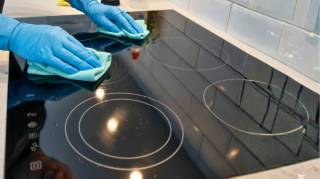 Plaques de cuisson : éliminez les saletés tenaces facilement avec ce simple ingrédient