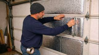 Dites adieu aux courants d&rsquo;air : isolez votre porte de garage pour moins de 30 &euro;