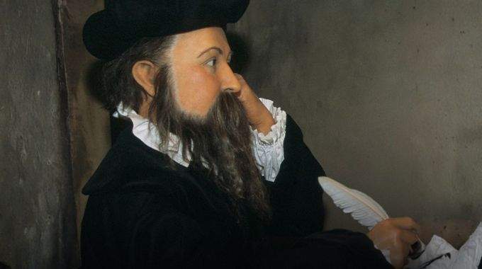 Nostradamus pr&eacute;dit la mort d'une c&eacute;l&eacute;brit&eacute; majeure en 2026 dans 4 proph&eacute;ties gla&ccedil;antes