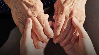 Pourquoi beaucoup d'enfants coupent-ils les ponts avec leurs parents  Un psychologue r&eacute;v&egrave;le une v&eacute;rit&eacute; que peu osent dire