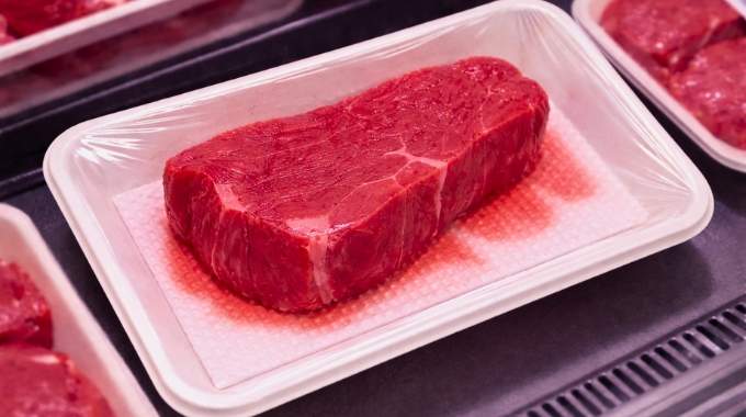 Pourquoi y a-t-il un papier absorbant dans les barquettes de viande ? C'est crucial pour votre sant&eacute;