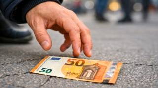 Que devez-vous faire si vous trouvez de l'argent par terre