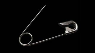 Voici contre quoi une &eacute;pingle &agrave; nourrice prot&egrave;ge et o&ugrave; la porter pour attirer la chance